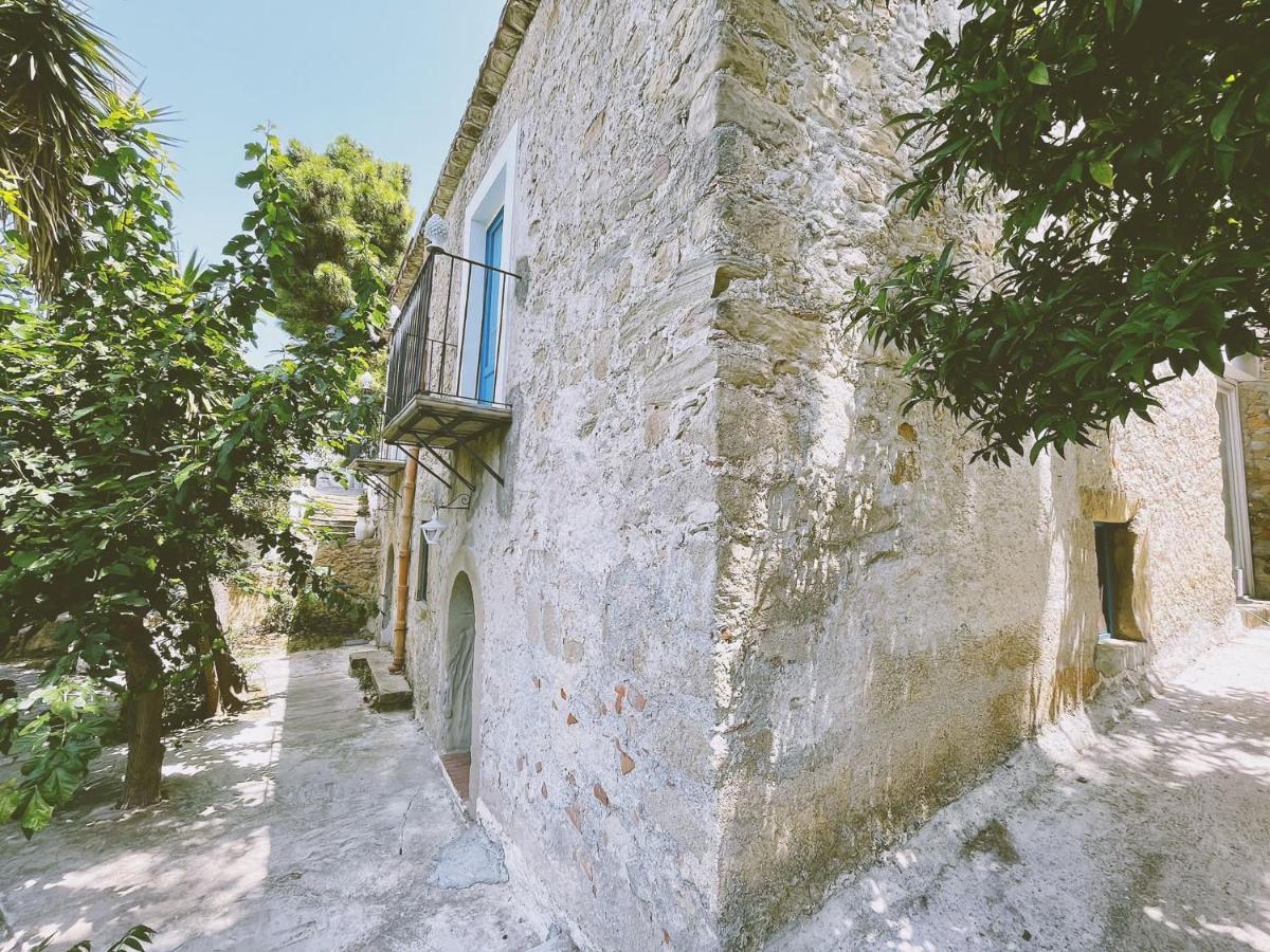 לינה וארוחת בוקר Capo dʼOrlando La Casa Del Nespolo מראה חיצוני תמונה